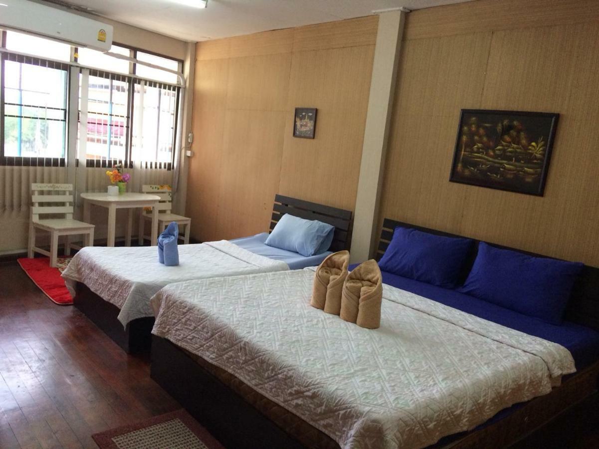 Changphuakgate Guesthouse Чиангмай Экстерьер фото