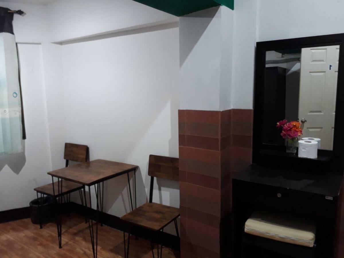Changphuakgate Guesthouse Чиангмай Экстерьер фото