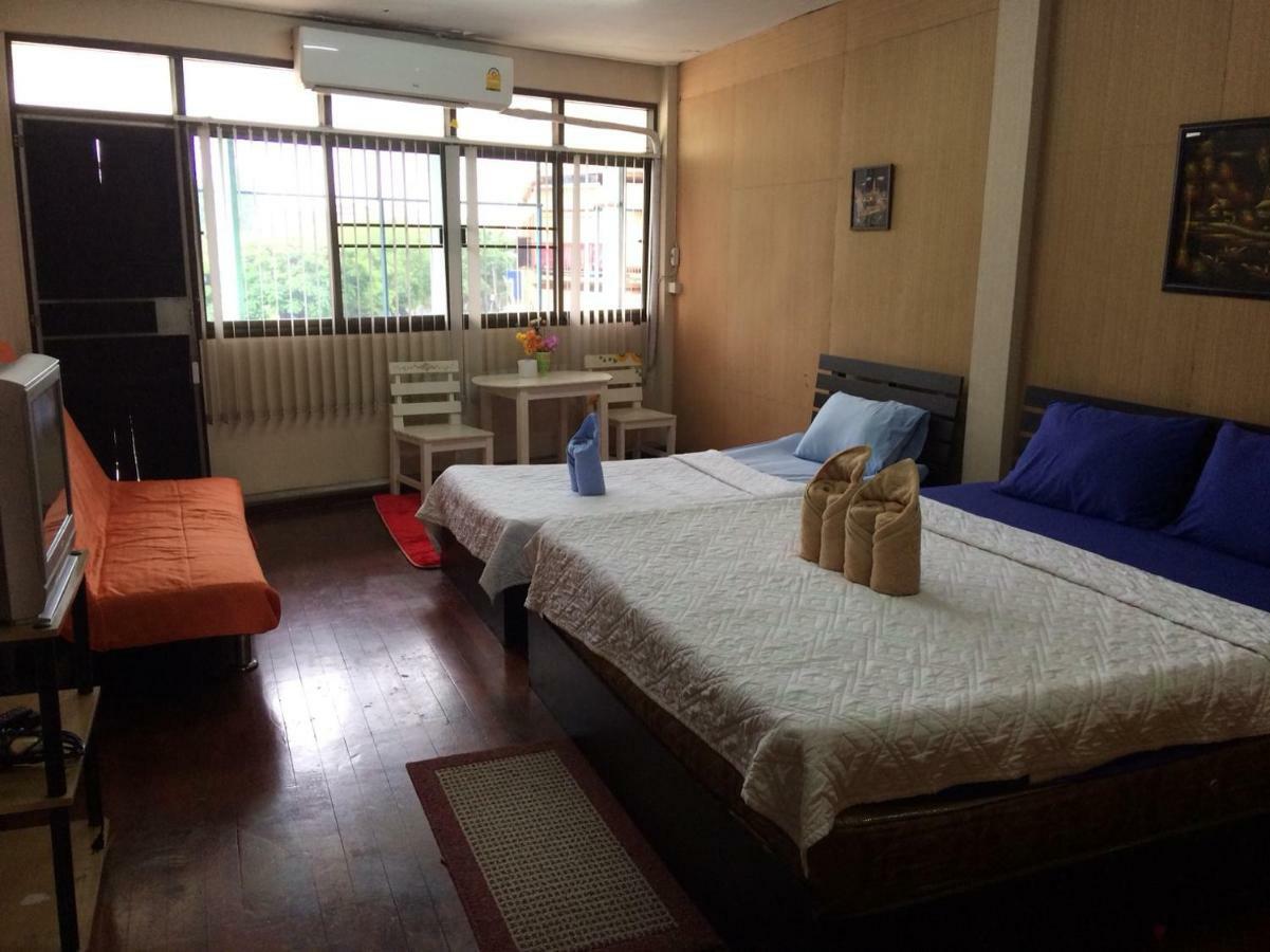 Changphuakgate Guesthouse Чиангмай Экстерьер фото