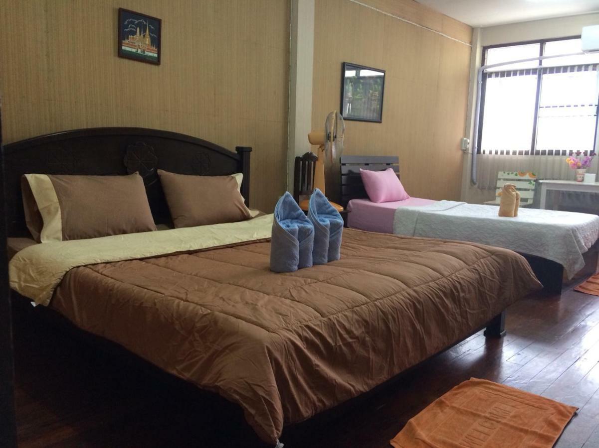 Changphuakgate Guesthouse Чиангмай Экстерьер фото