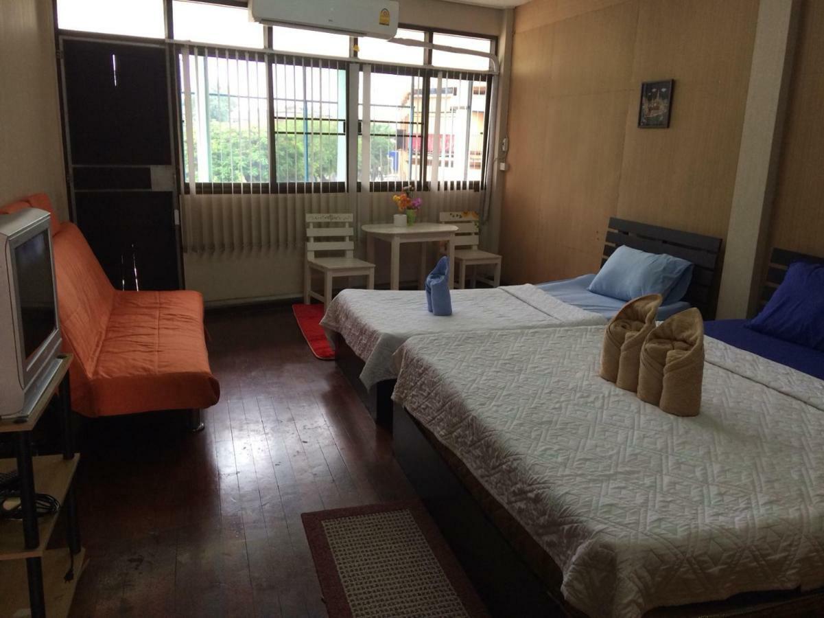 Changphuakgate Guesthouse Чиангмай Экстерьер фото