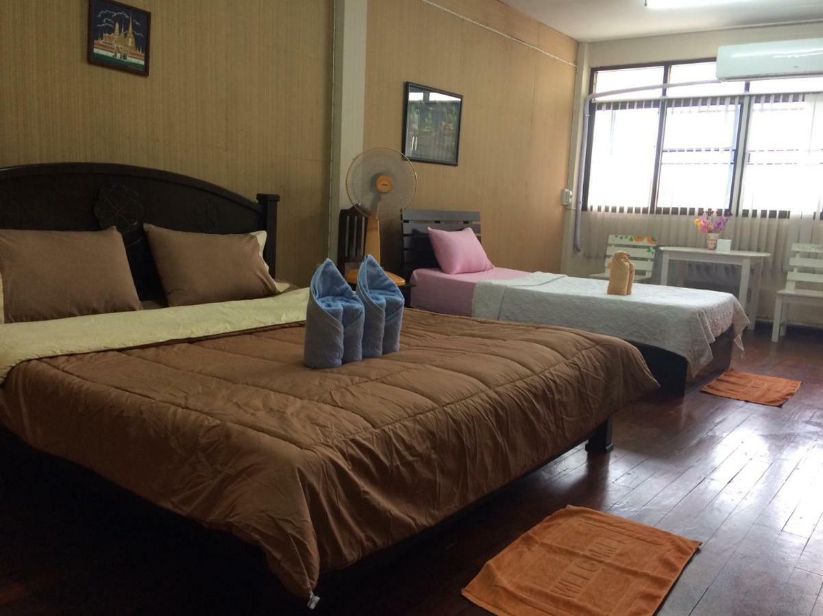 Changphuakgate Guesthouse Чиангмай Экстерьер фото