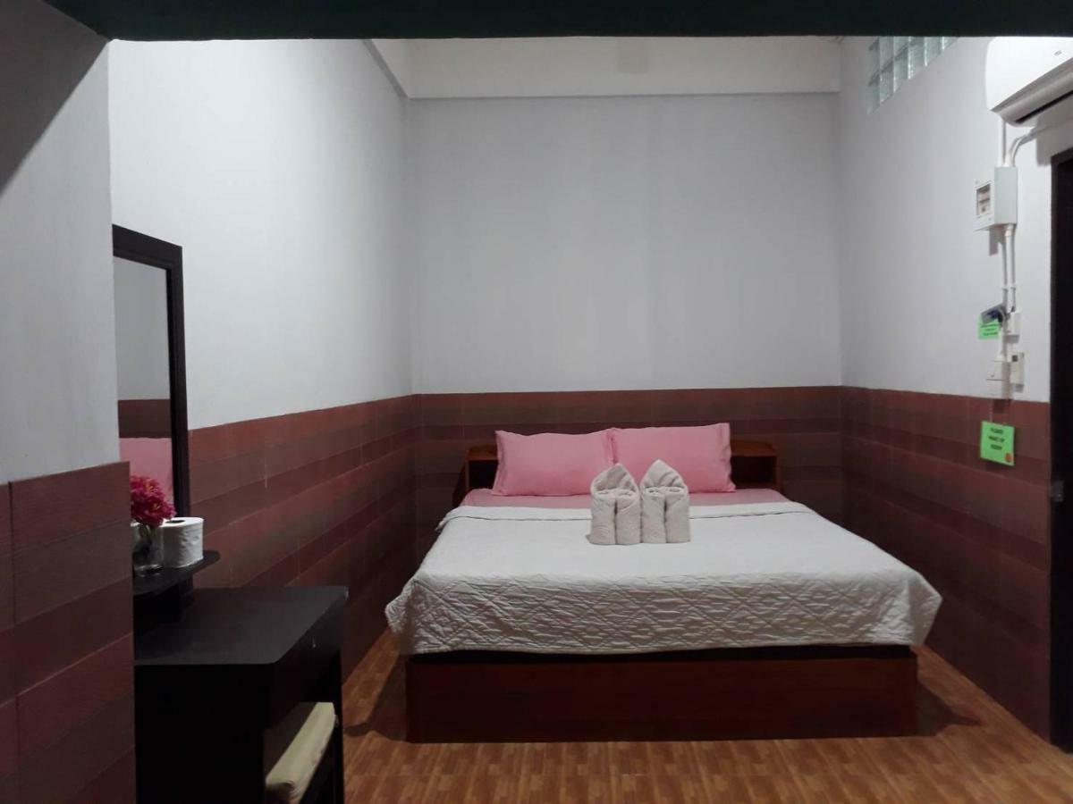 Changphuakgate Guesthouse Чиангмай Экстерьер фото
