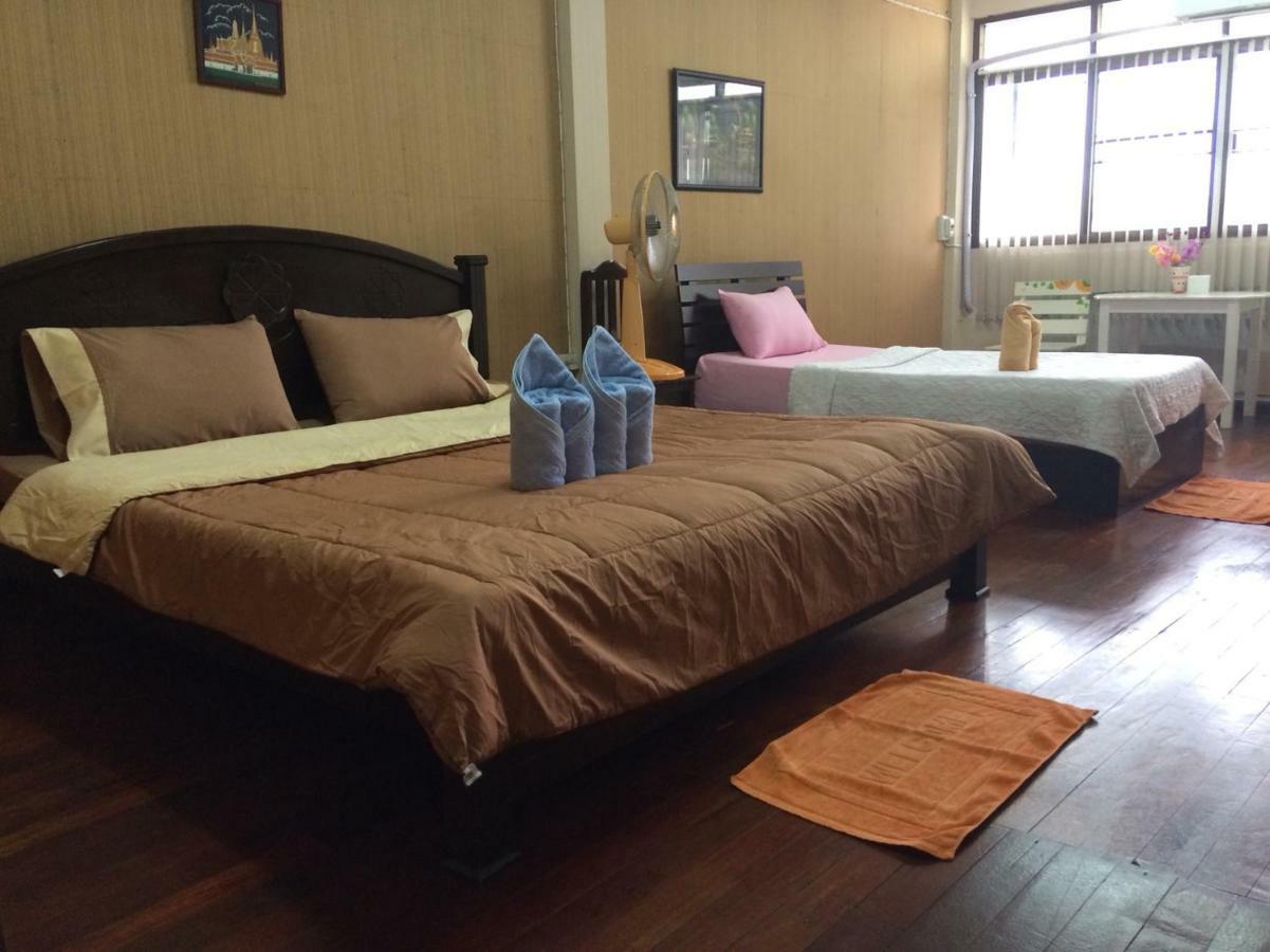Changphuakgate Guesthouse Чиангмай Экстерьер фото