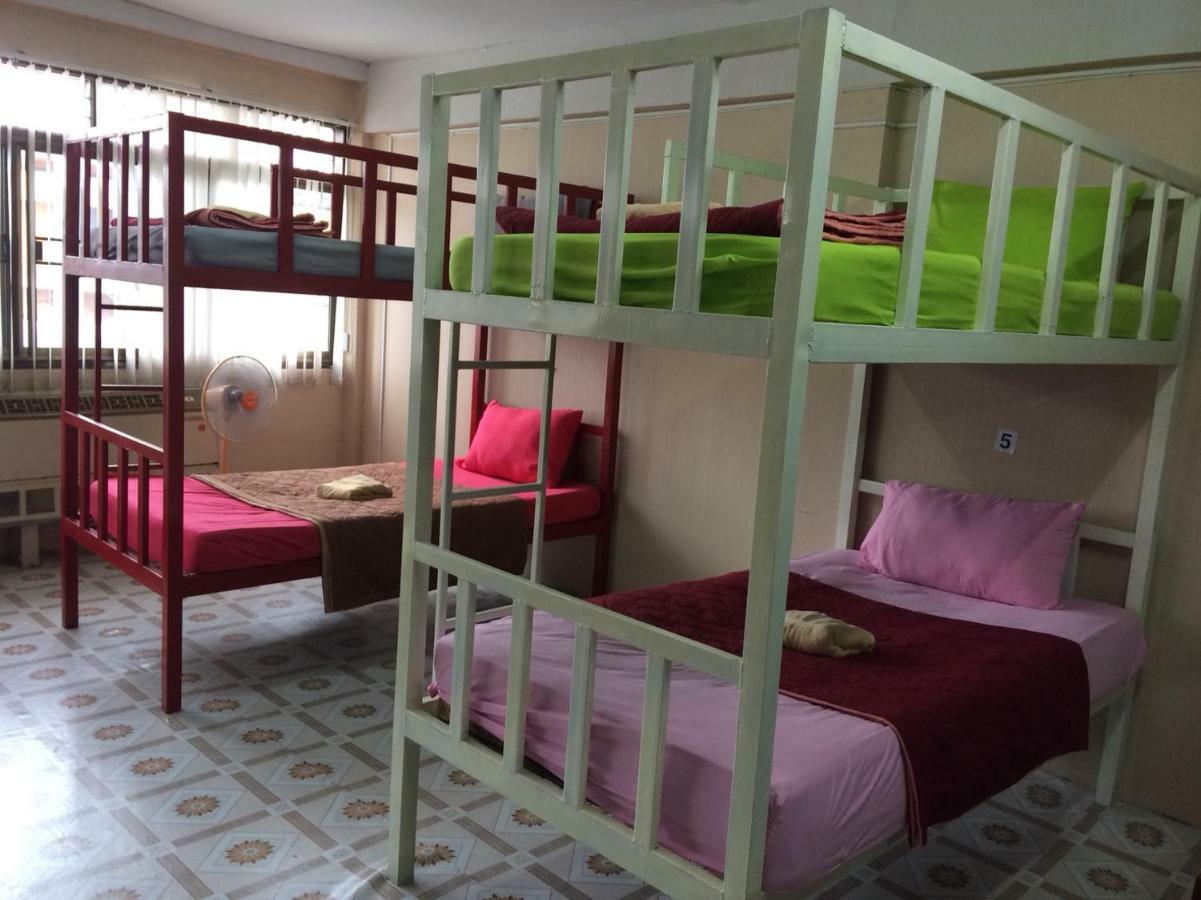 Changphuakgate Guesthouse Чиангмай Экстерьер фото