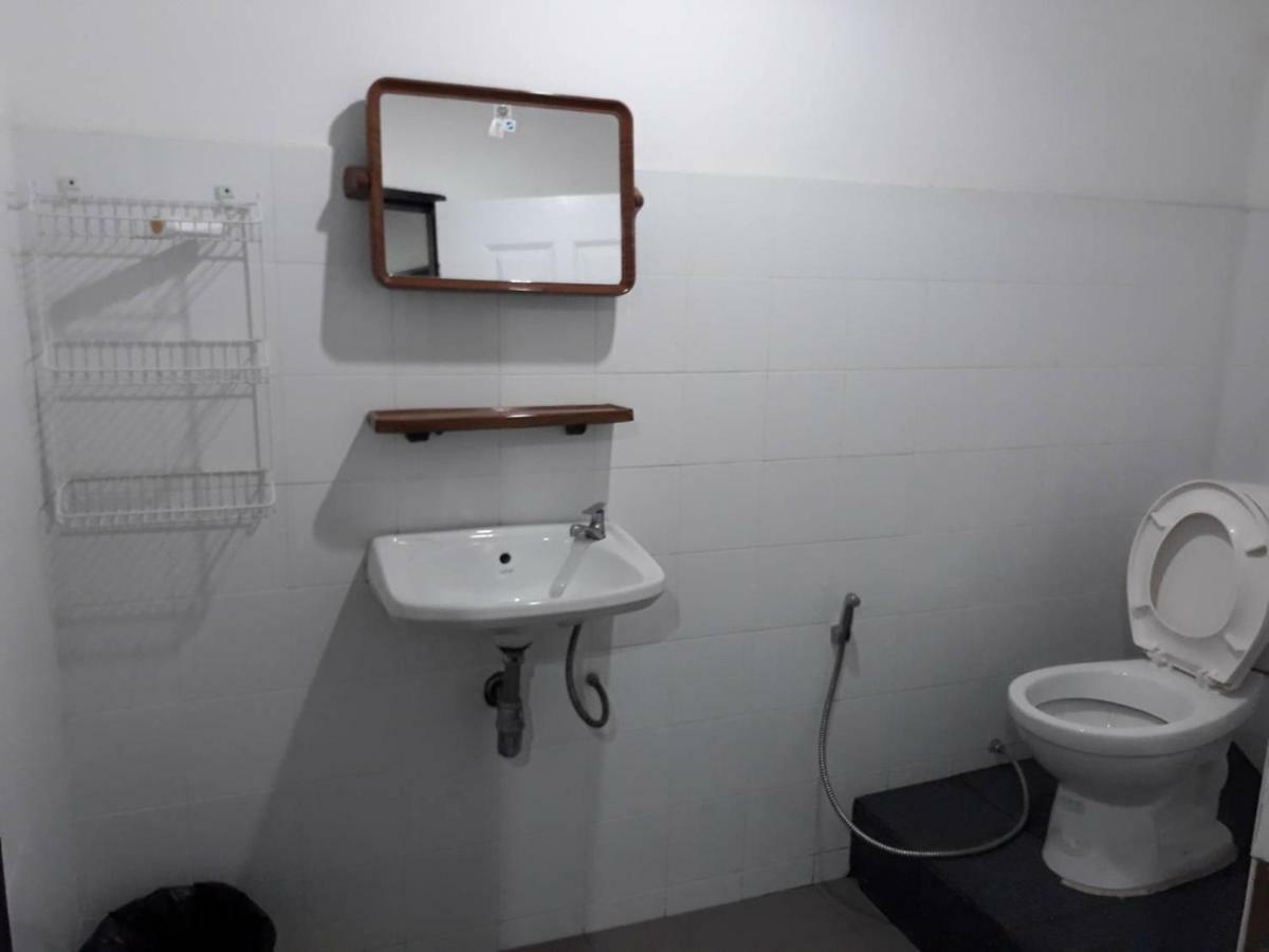 Changphuakgate Guesthouse Чиангмай Экстерьер фото