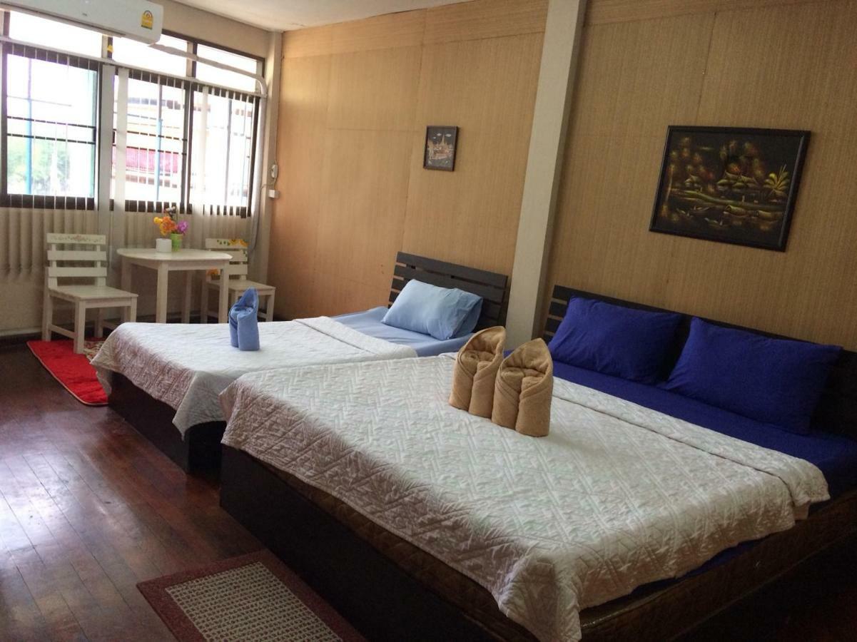 Changphuakgate Guesthouse Чиангмай Экстерьер фото